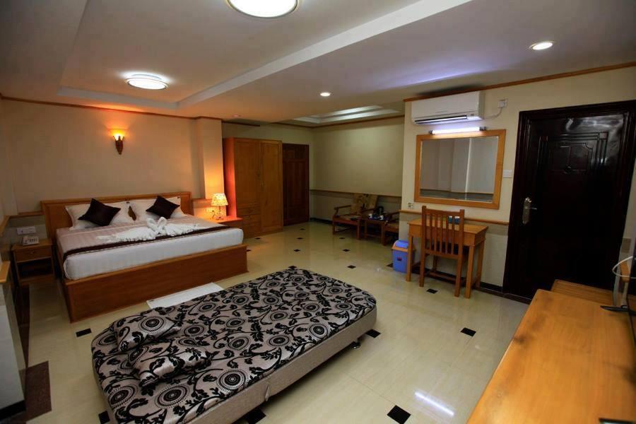 Hotel Novel Yangon Exteriör bild
